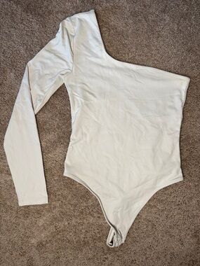 Babaton Off-White One-Shoulder Long-Sleeve Bodysuit